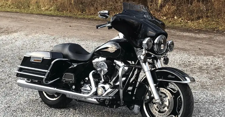 Example of a 2010 Street Glide in black, which is one of the more problematic model years